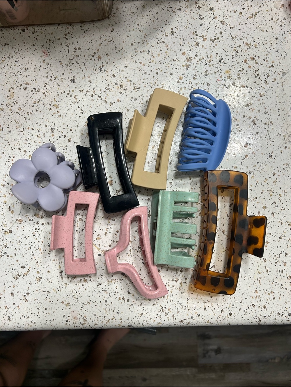 8 Hair clips